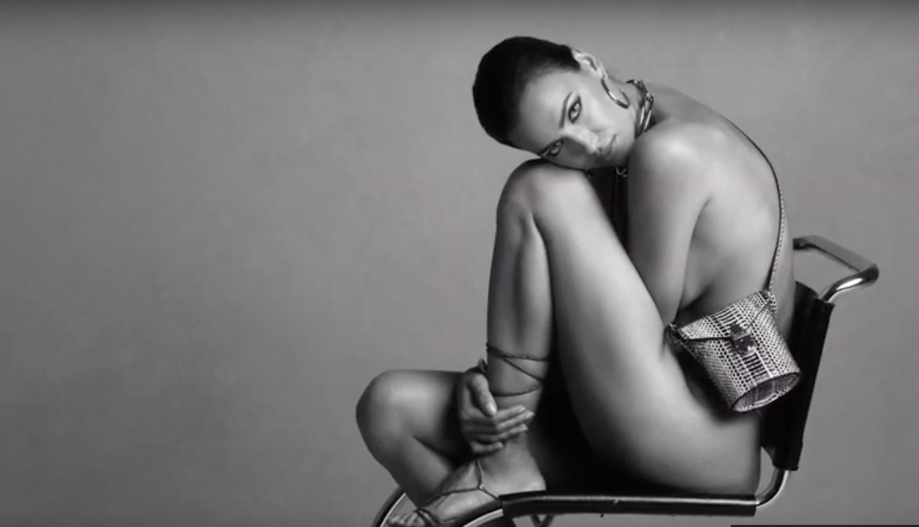 Irina, toglietele tutto, ma non la sua Calvin Klein