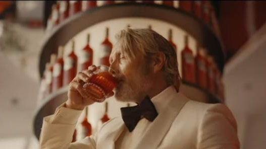 Campari a Cannes è Partner Ufficiale con Mads Mikkelsen e la campagna di AKQA