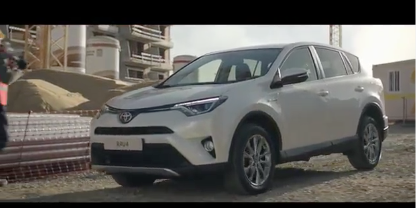 Da Toyota la gamma Hybrid; la firma è di Saatchi & Saatchi