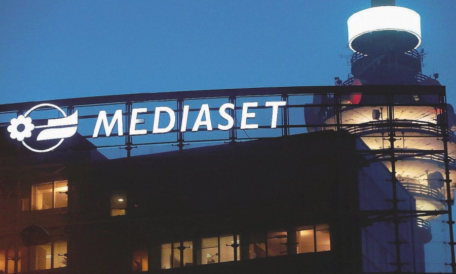 Vivendi fa marcia indietro su Mediaset Premium