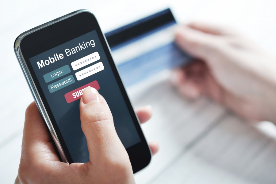 Mobile banking in Italia: 5,5 mln di utenti, crescita del 15% nel 2015