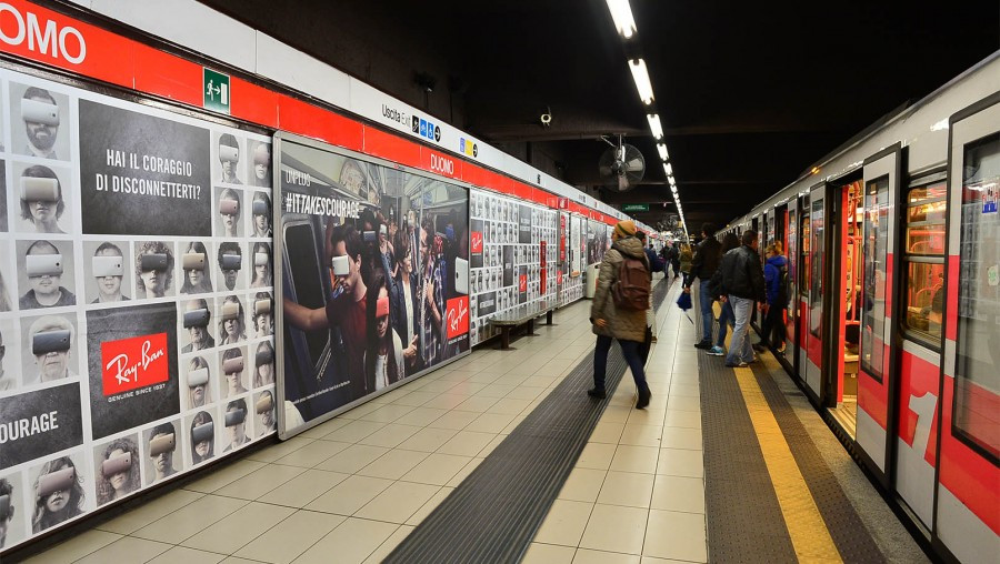 Ray-Ban Unplug domina la metro di Milano con OMD e IGPDecaux