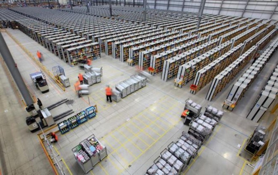 Amazon annuncia l’apertura di un nuovo centro di distribuzione, la scelta è  Vercelli