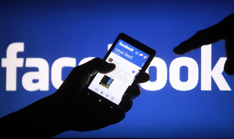 Informazioni personali online e offline: quanto ne sa Facebook?