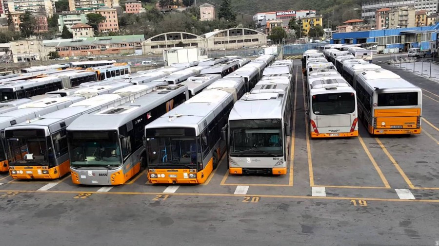 AMT Genova ha chiuso senza assegnazione il bando da 1,4 milioni di euro in due anni per la gestione degli spazi sui mezzi di trasporto cittadini