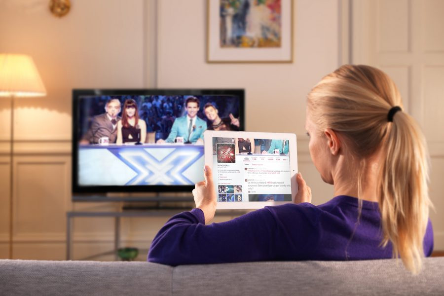 Nielsen, nell’H1 una media di 5,4 milioni di italiani ha commentato i programmi tv su Facebook e Twitter