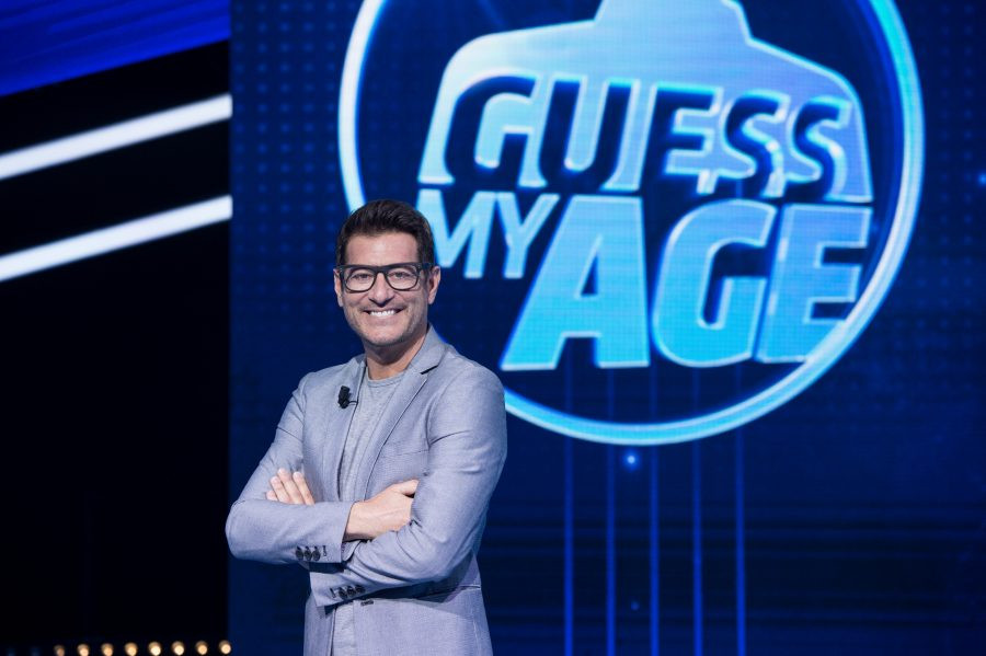 Con “Guess my Age - Indovina l’età” Enrico Papi torna in access prime time su Tv8