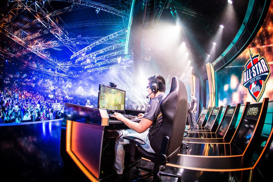 Il mondo del digital dà il benvenuto agli eSports: una industry da 1 miliardo di dollari
