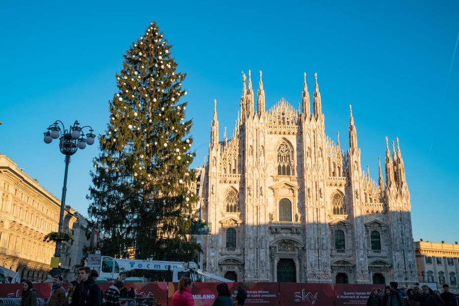 Sky Italia con Integer e IGPDecaux regala l’albero di Natale più alto di sempre alla città di Milano