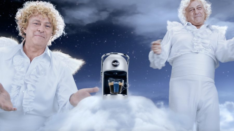 Lavazza augura buone feste con Jolie Plus e Armando Testa
