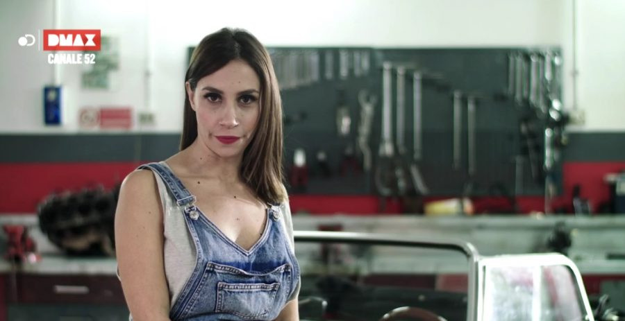 A San Valentino la pornostar Malena parcheggia gli italiani su DMAX con “I Love My Car”