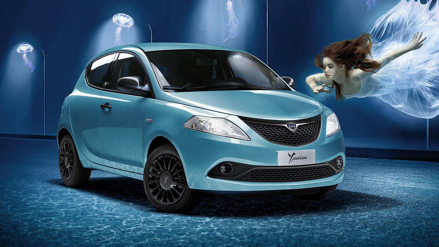 Nasce l’ibrido Lancia: Nuova Ypsilon Hybrid EcoChic, on air con Armando Testa